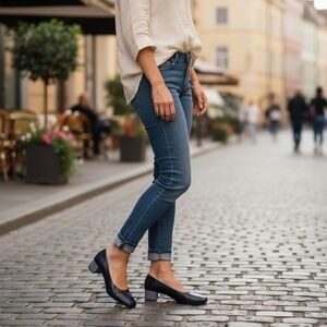 STUART WEITZMAN Black Leather Low Heel Pumps Mirrored Accent Women’s 5.5